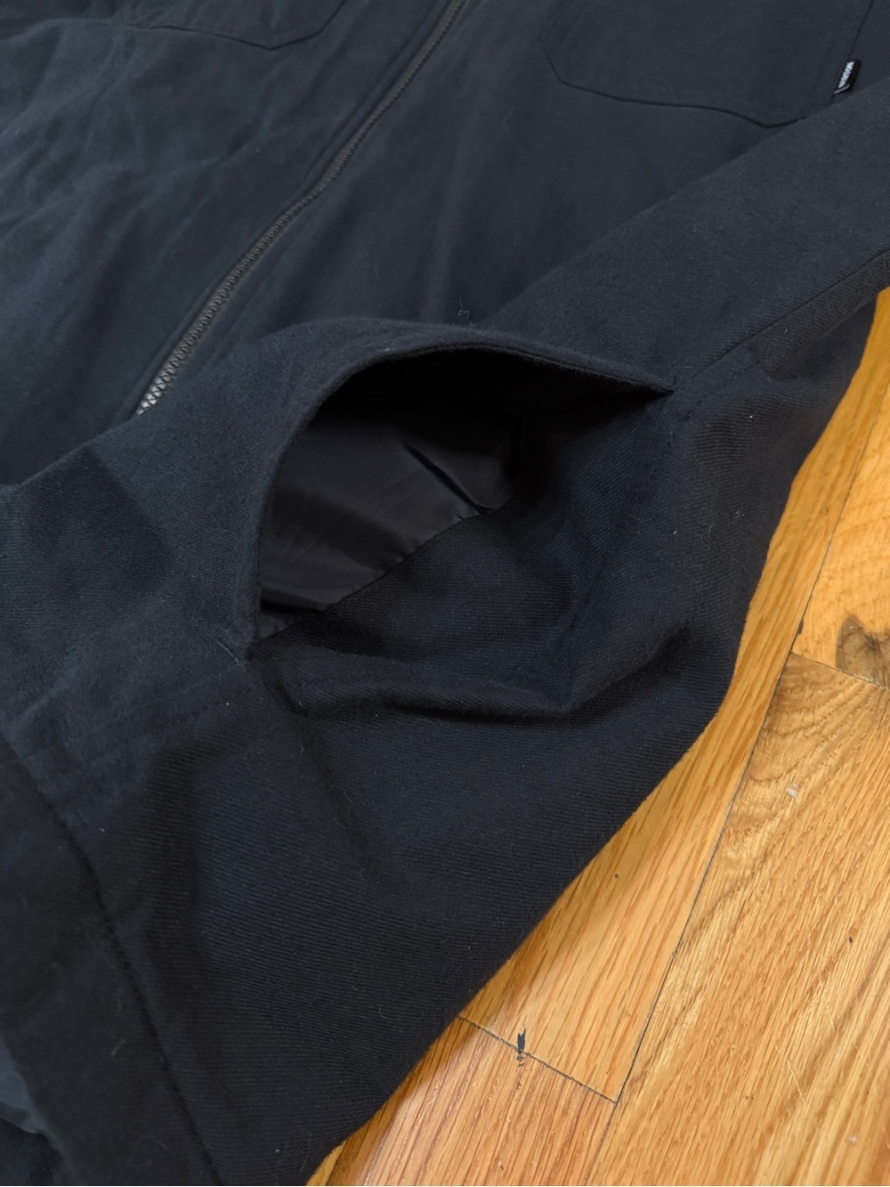 Burton Black Zip-Front Insulated Jacket (L) - Picture 5 of 11